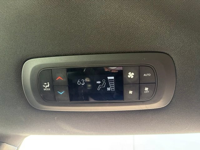 Used 2025 Chrysler Pacifica Select FWD image 23