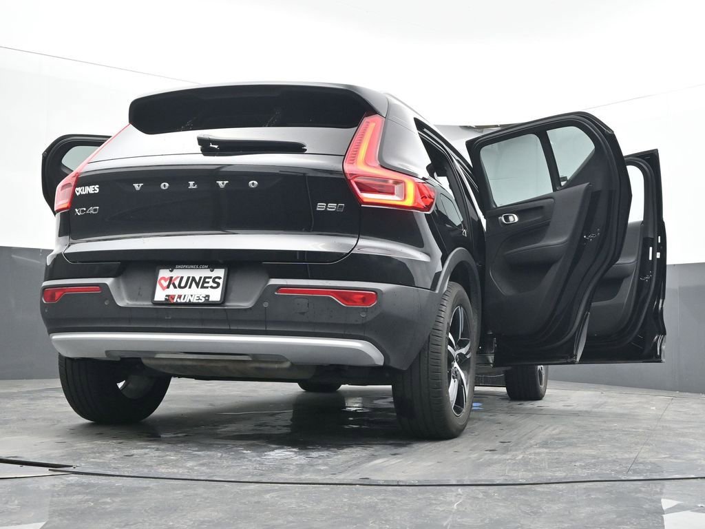 Used 2025 Volvo XC40 B5 Core AWD/4WD image 55