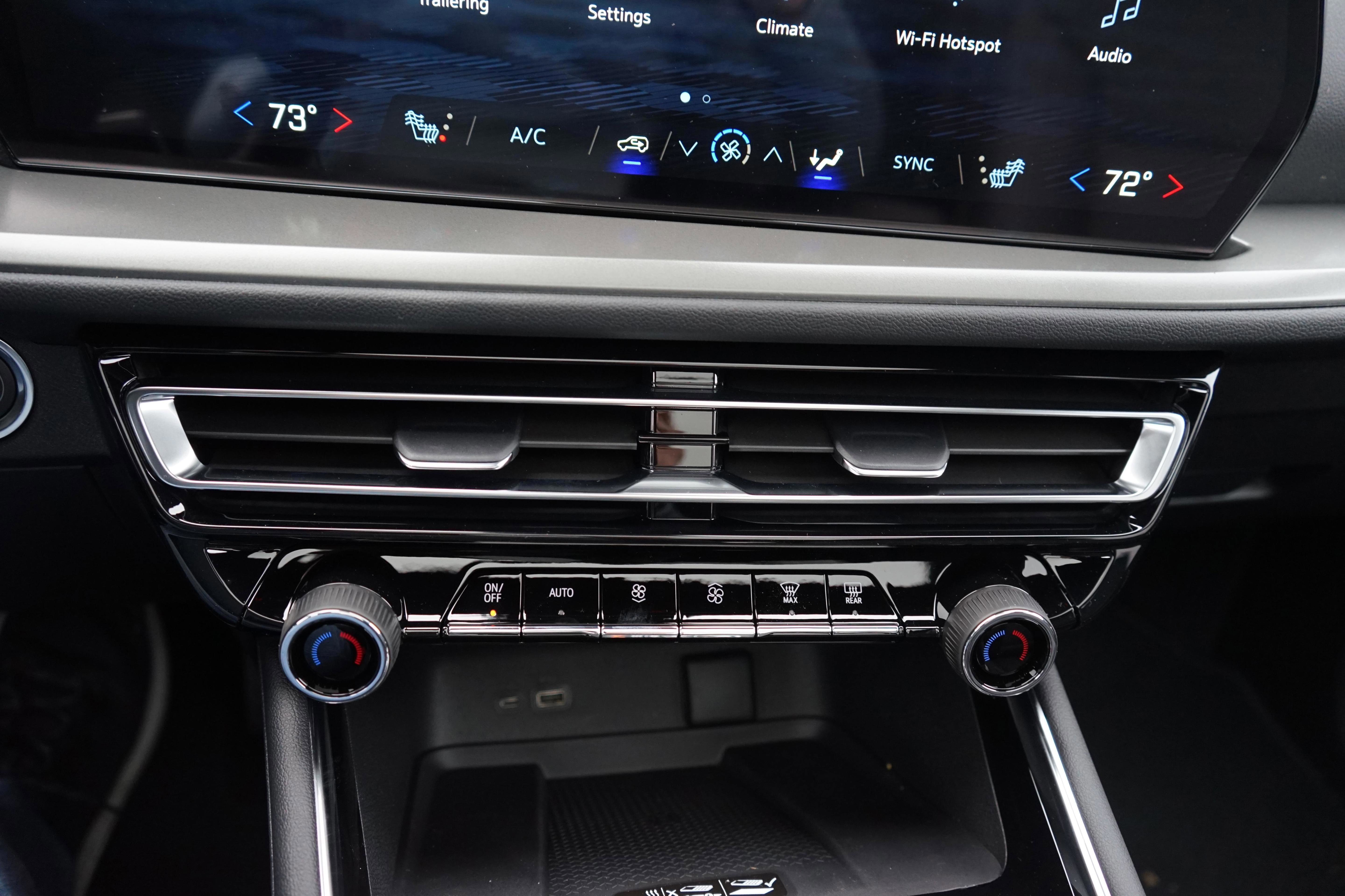 New 2026 Chevrolet Traverse LT w/ Sun and Wheel Package image 17