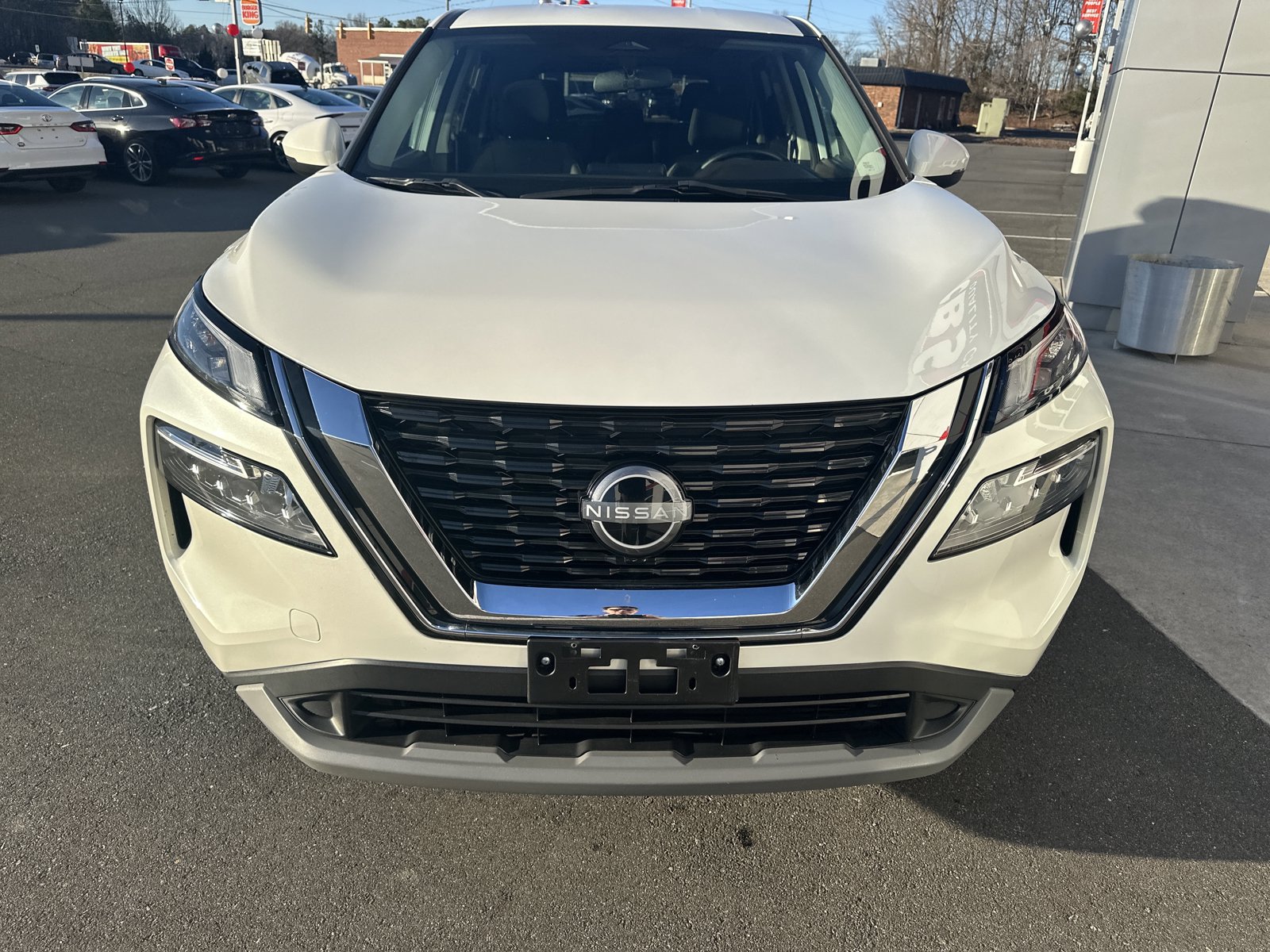 Used 2022 Nissan Rogue SV AWD/4WD image 3