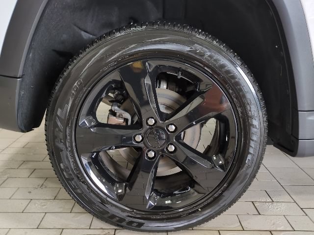 Used 2023 Jeep Grand Cherokee Altitude AWD/4WD image 26