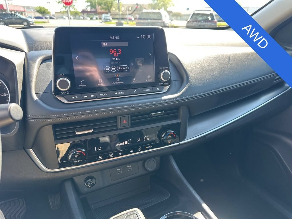 Used 2024 Nissan Rogue SV AWD/4WD image 15
