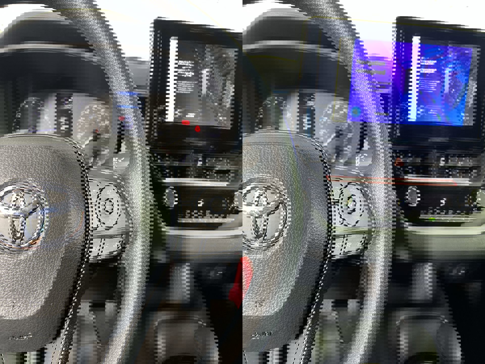 New 2024 Toyota Corolla LE image 19