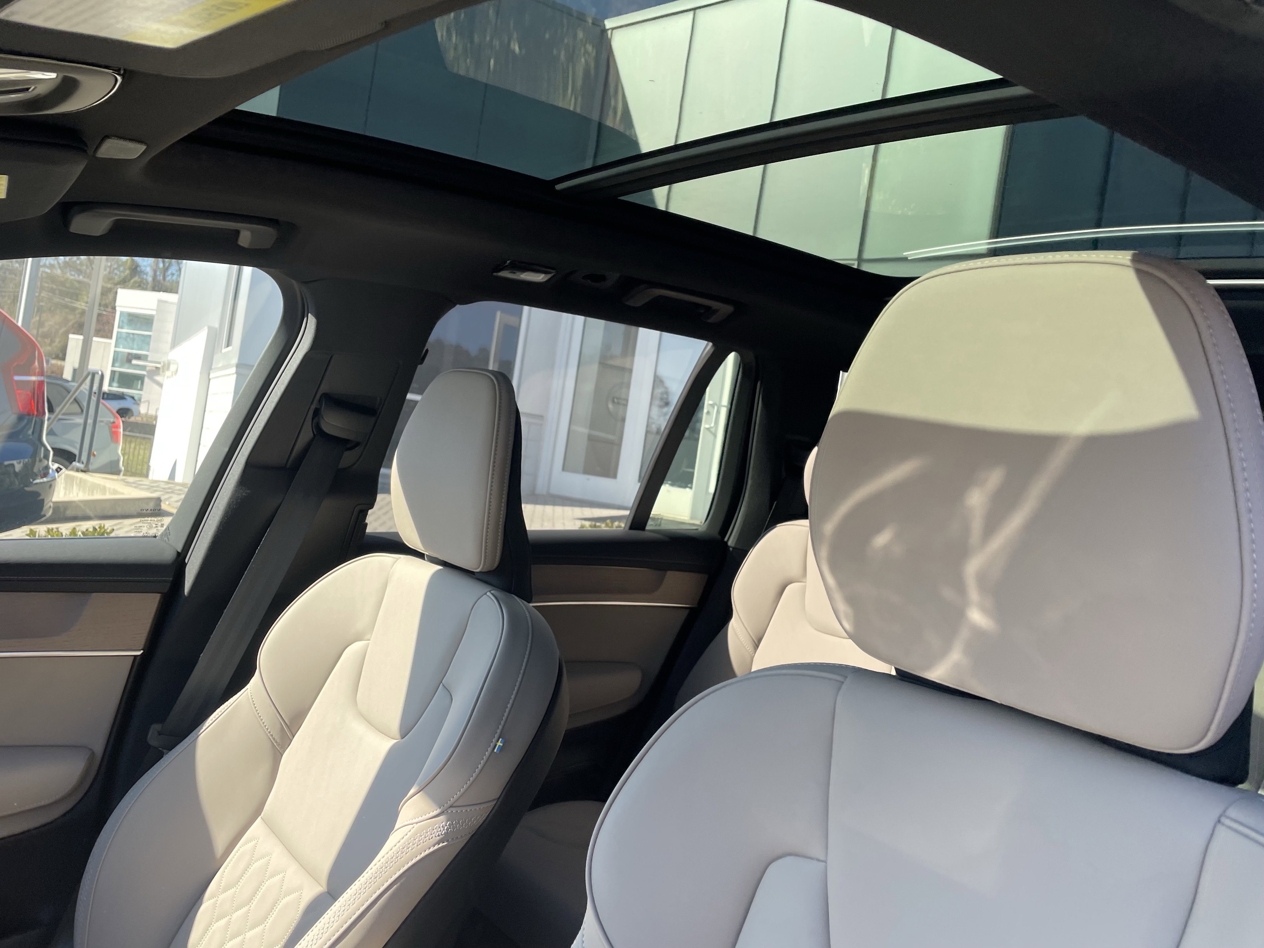 New 2026 Volvo XC90 B5 Plus w/ Protection Package Premier image 16