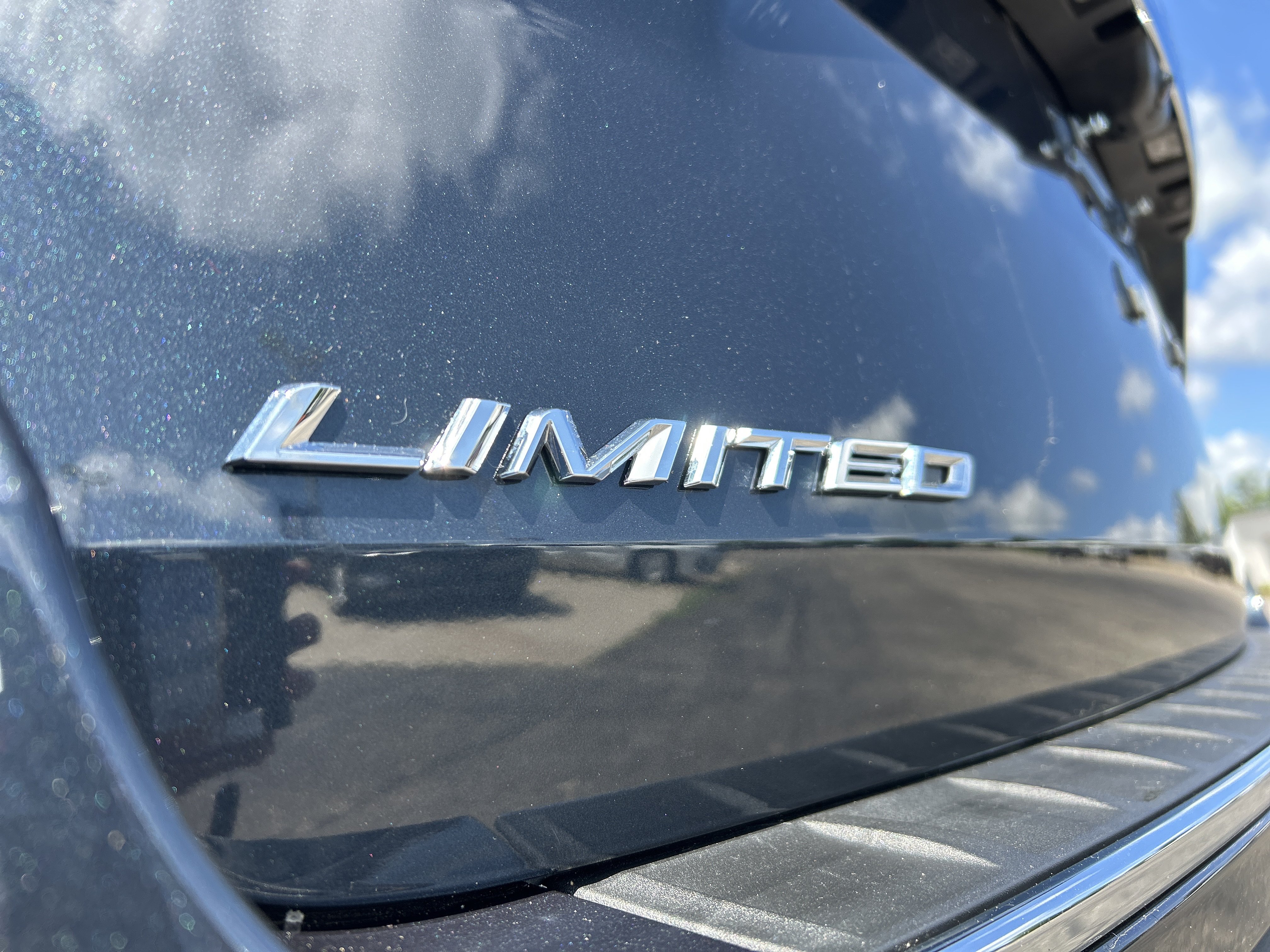 Used 2024 Ford Explorer Limited w/ Equipment Group 301A AWD/4WD image 28