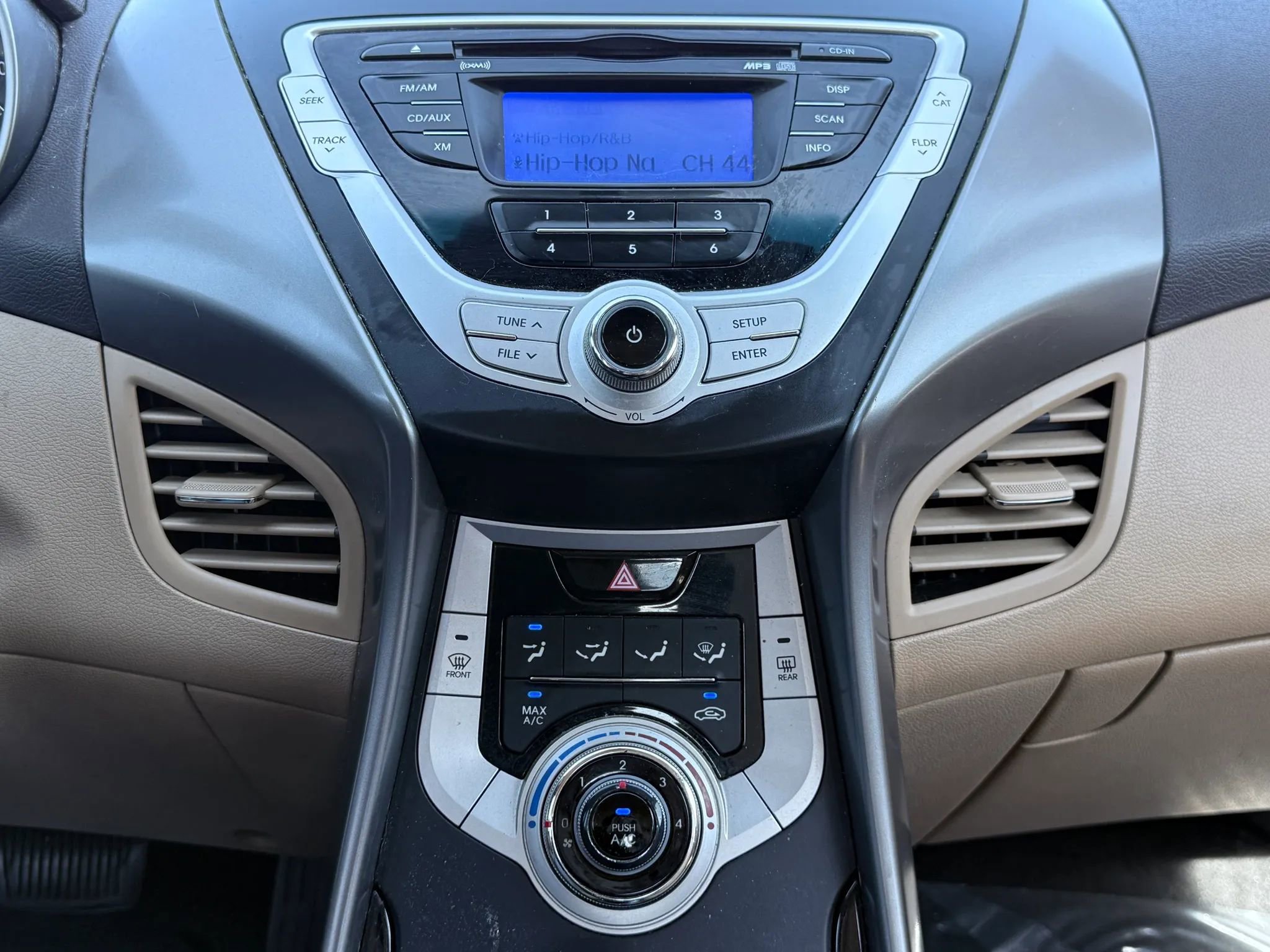 Used 2012 Hyundai Elantra GLS image 25