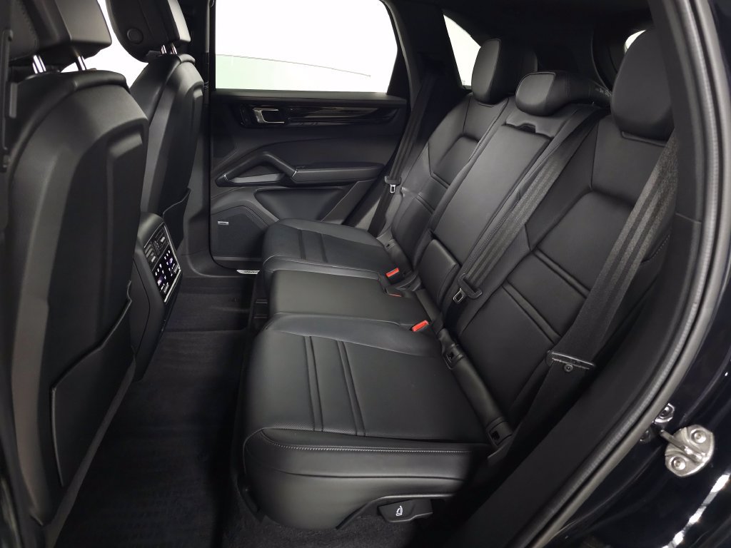 Used 2022 Porsche Cayenne S AWD/4WD image 31
