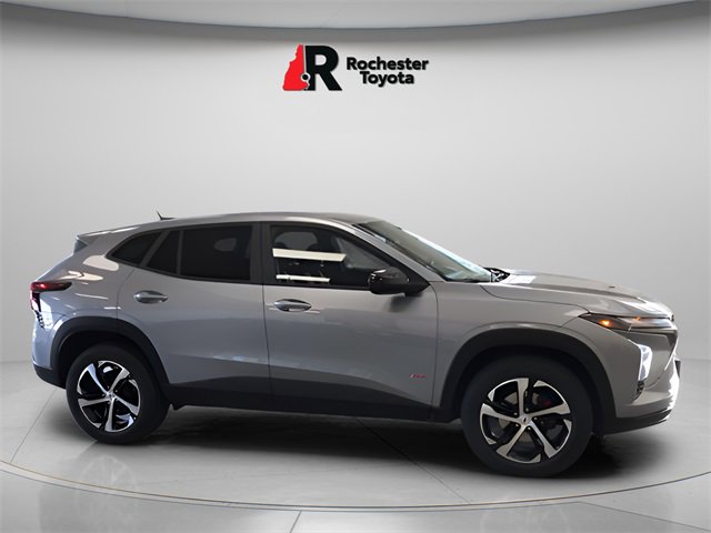 Used 2024 Chevrolet Trax RS w/ Driver Confidence Package image 2