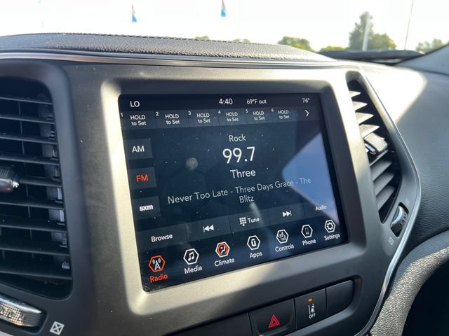Used 2022 Jeep Cherokee Latitude Lux w/ Mopar Interior Package FWD image 16