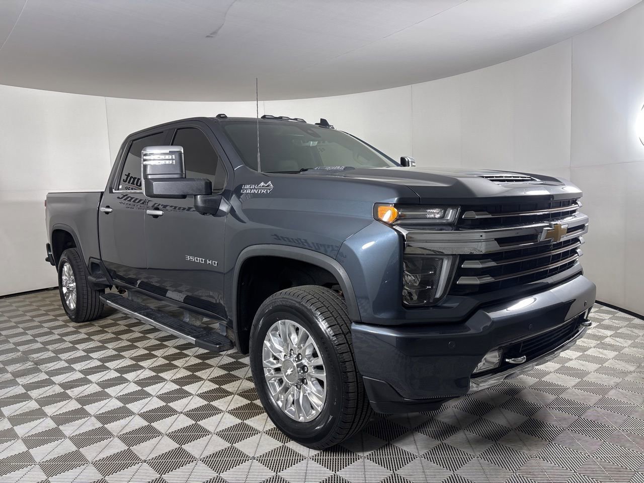 Used 2020 Chevrolet Silverado 3500 High Country w/ Technology Package image 3