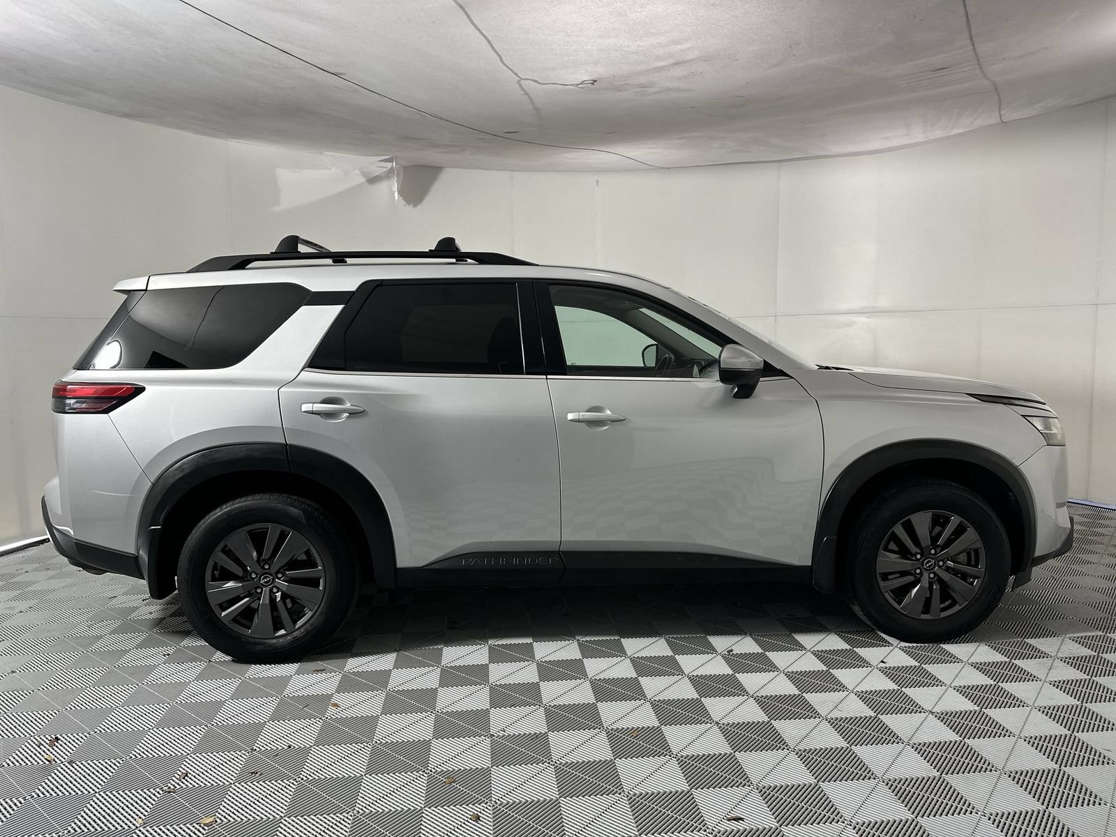 Certified 2022 Nissan Pathfinder SV FWD image 9