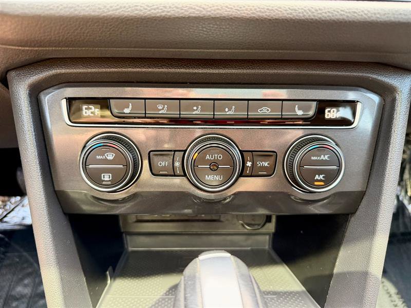 Used 2021 Volkswagen Tiguan SE w/ Panoramic Sunroof Package FWD image 17