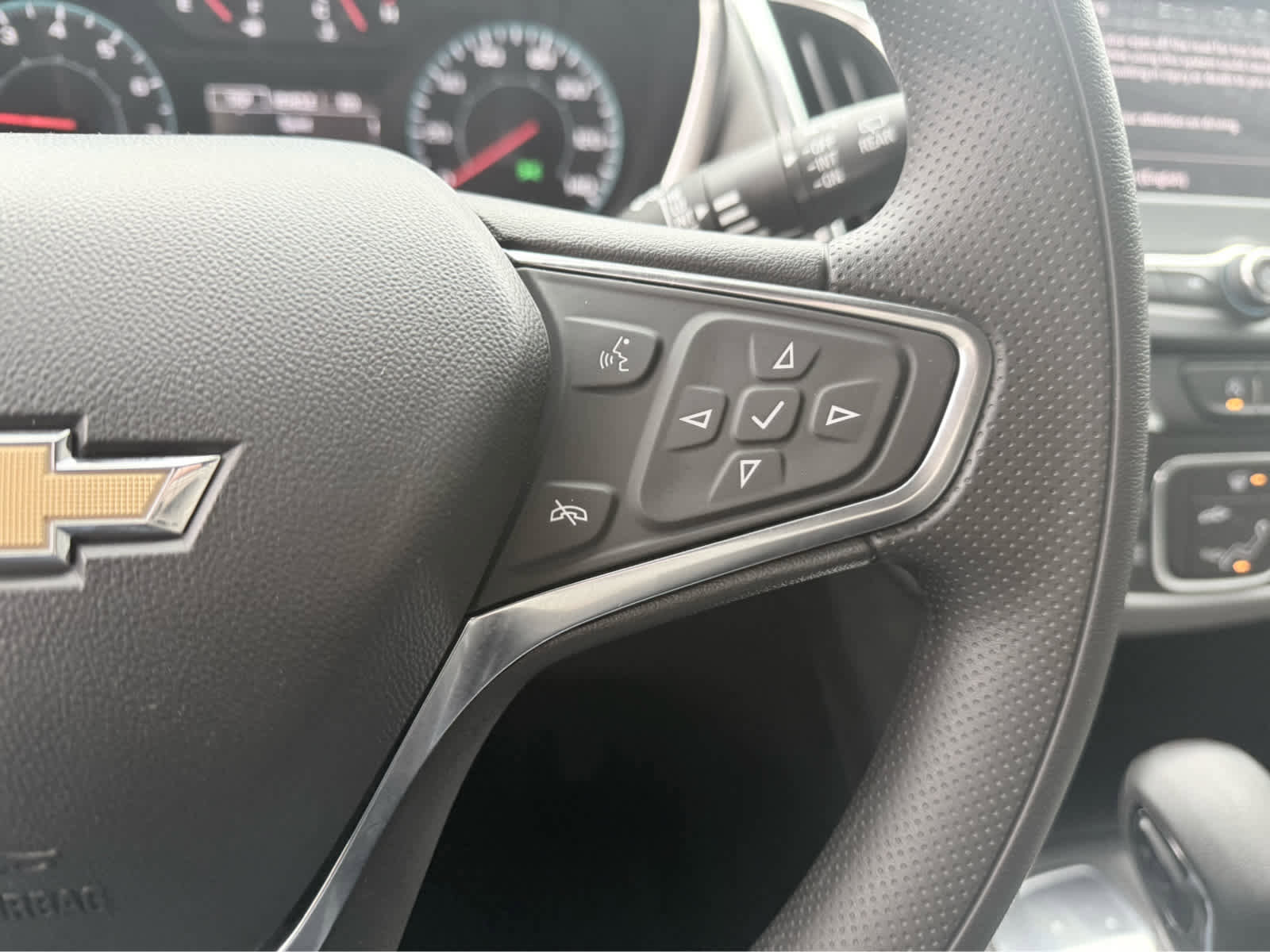 Used 2023 Chevrolet Equinox LS w/ Sport Edition FWD image 19