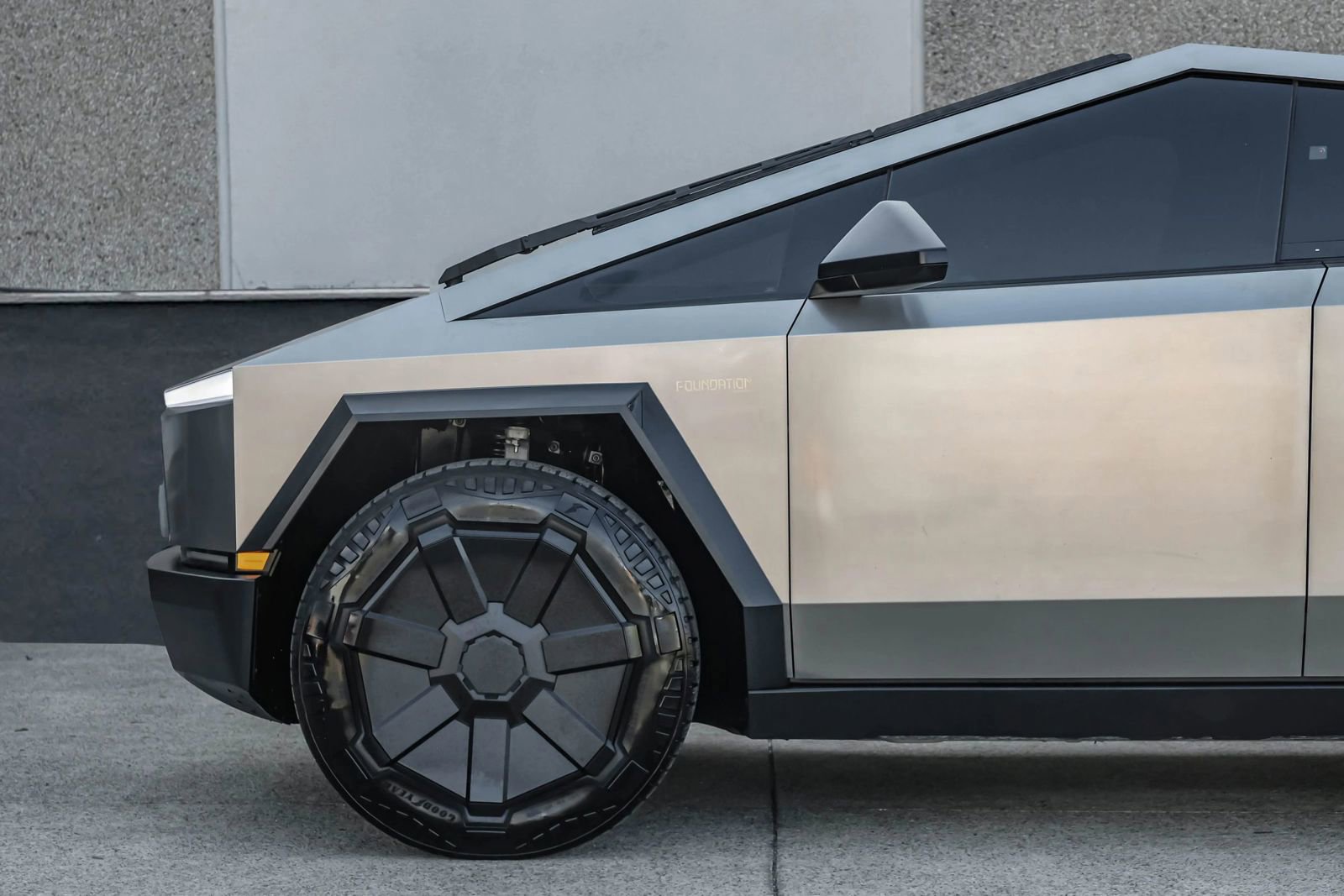 Used 2024 Tesla Cybertruck Cyberbeast AWD/4WD image 17