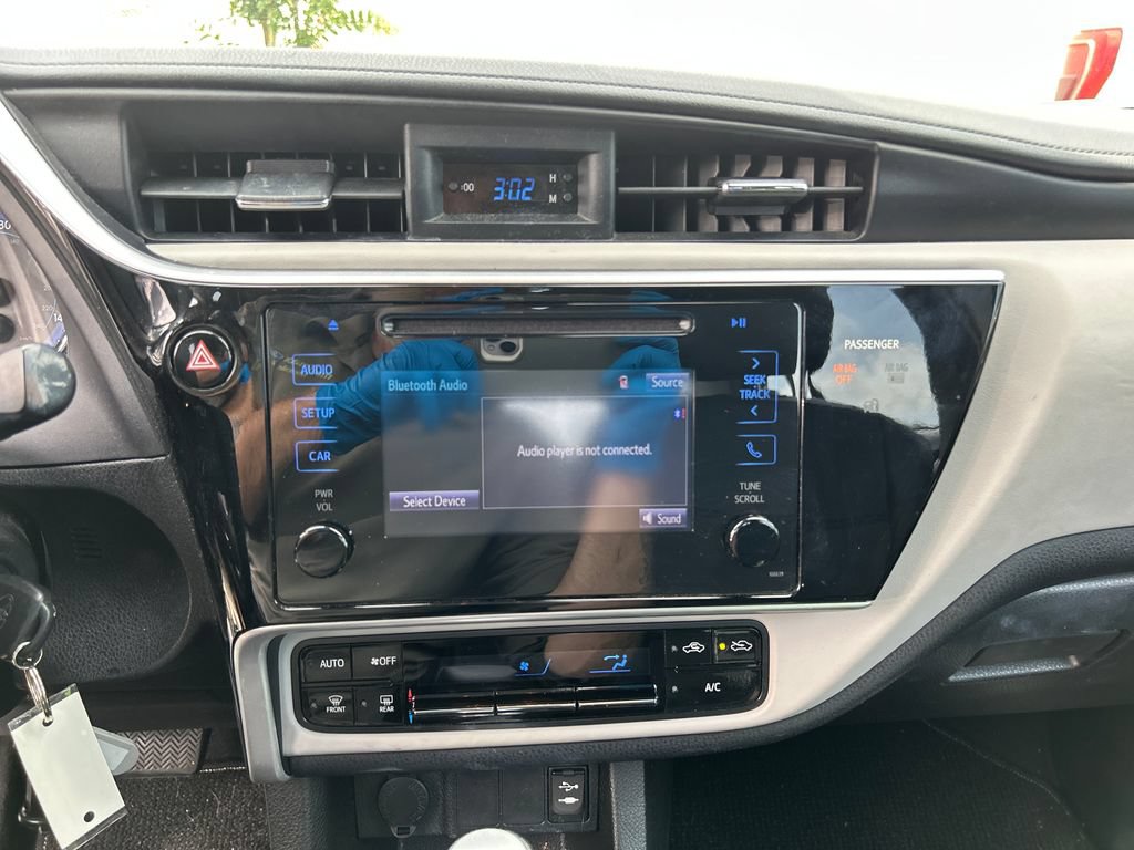 Used 2017 Toyota Corolla LE FWD image 17