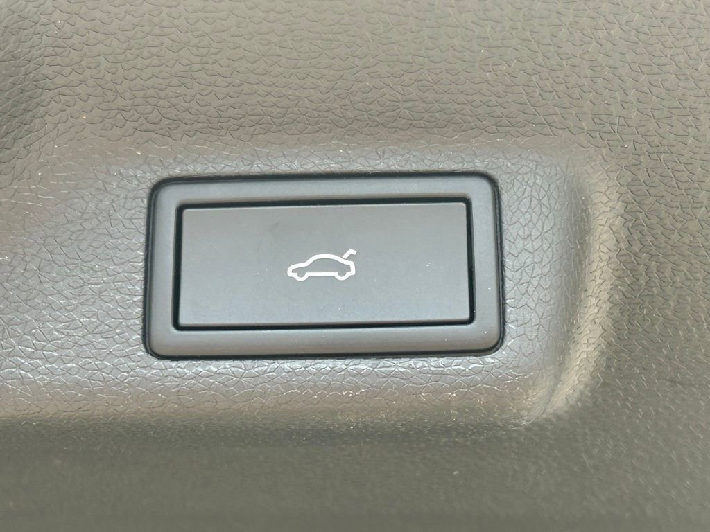 Used 2025 Volkswagen ID. Buzz 1st Edition image 60