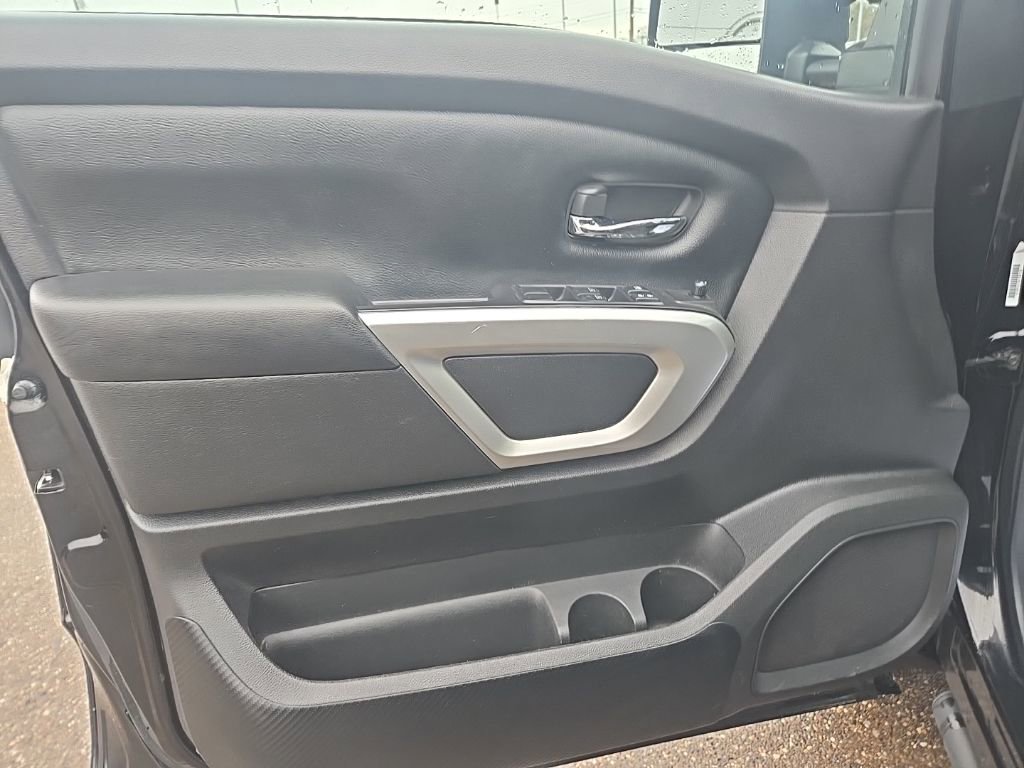 Used 2021 Nissan Titan SV w/ SV Convenience Package image 11