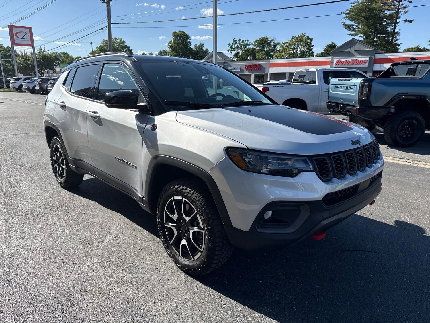 Used 2025 Jeep Compass Trailhawk AWD/4WD image 4