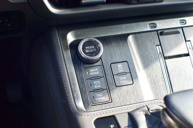 Used 2024 Lexus GX 550 image 34