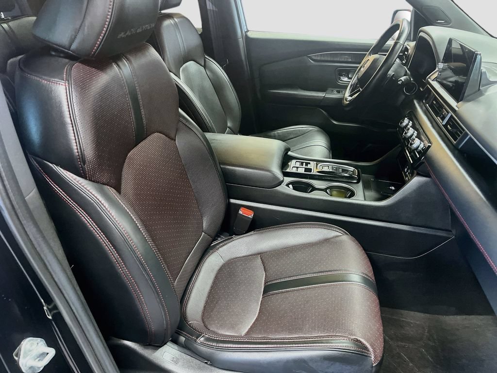 Used 2025 Honda Pilot Black Edition image 31