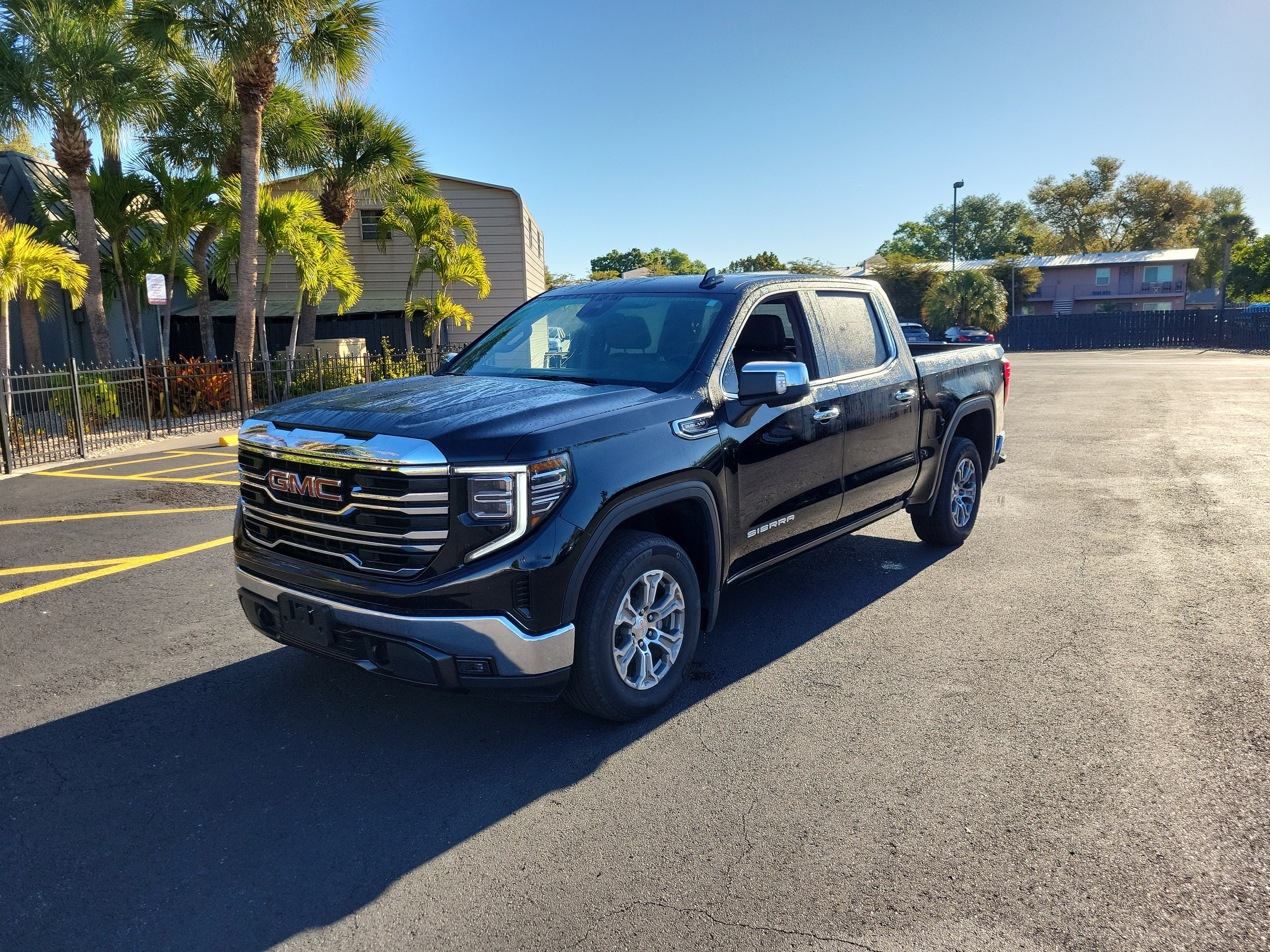 Used 2025 GMC Sierra 1500 SLT RWD image 10