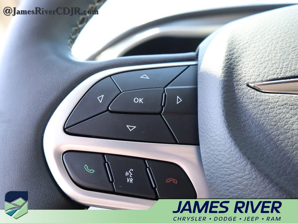 Used 2024 Chrysler Pacifica Touring-L FWD image 25