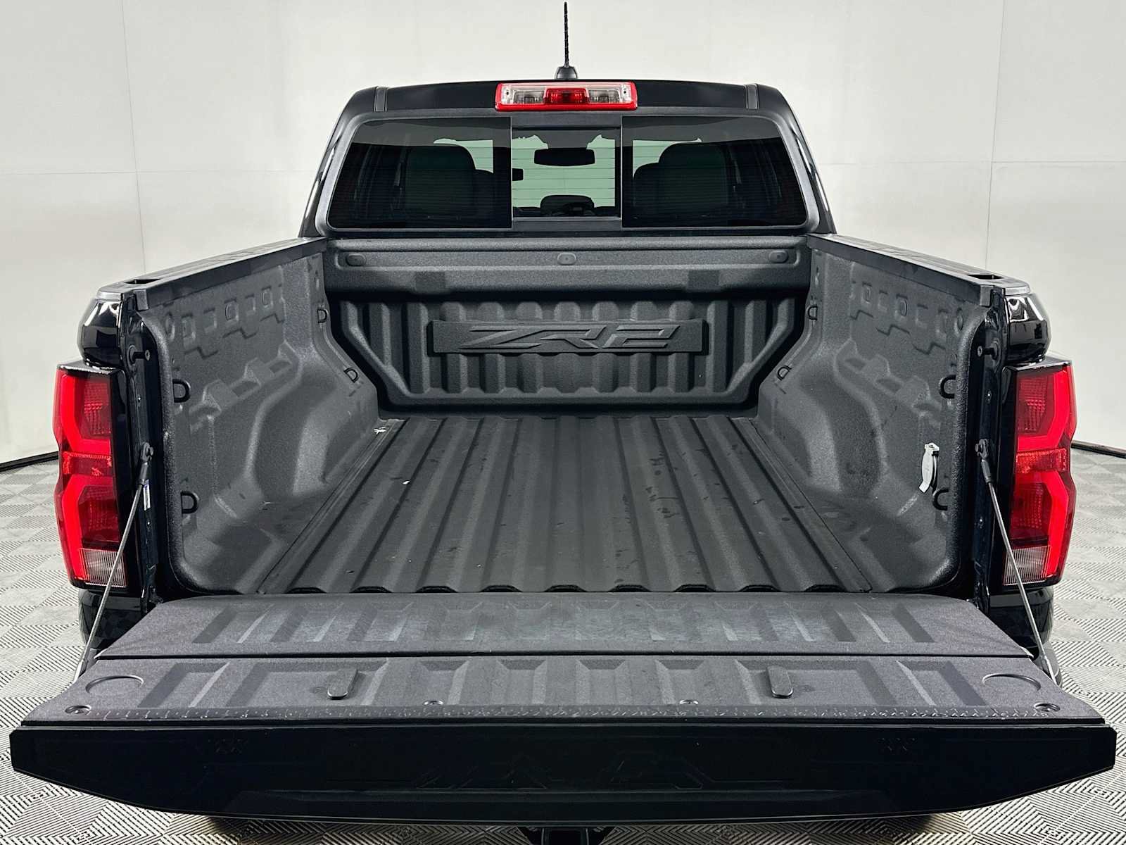 Used 2024 Chevrolet Colorado ZR2 w/ Safety Package AWD/4WD image 23