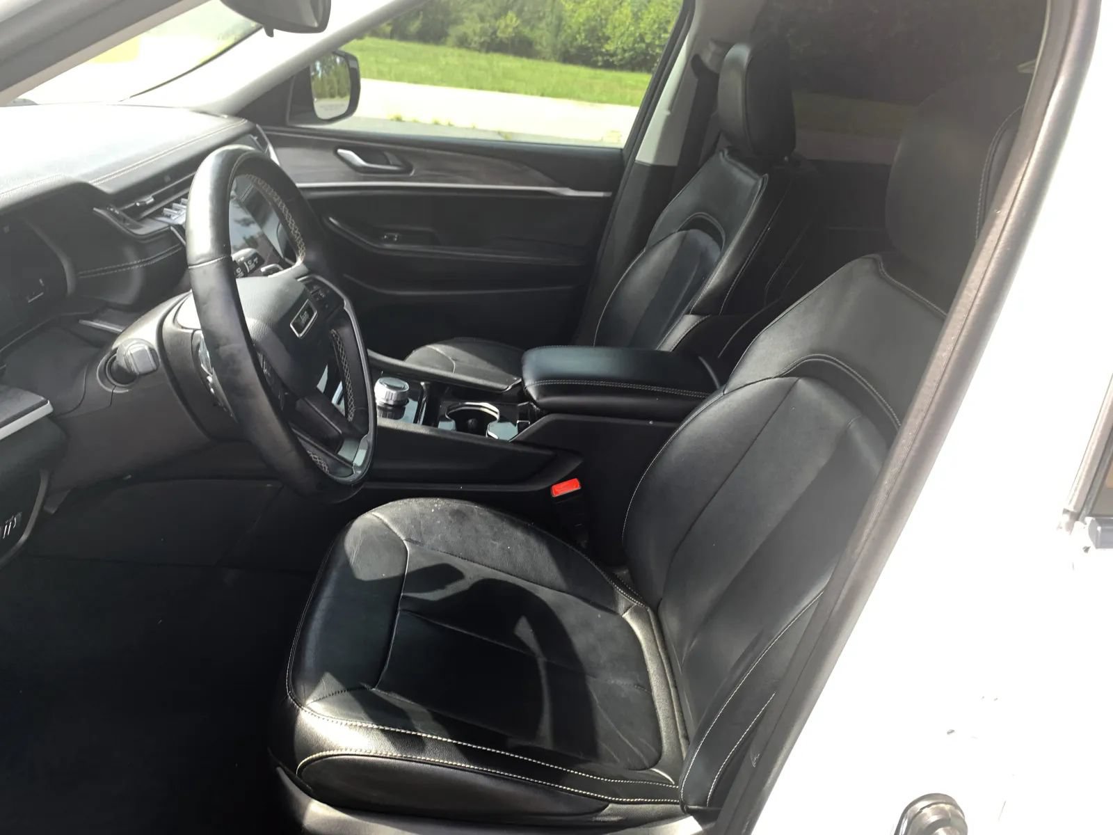 Used 2022 Jeep Grand Cherokee L Limited RWD image 25