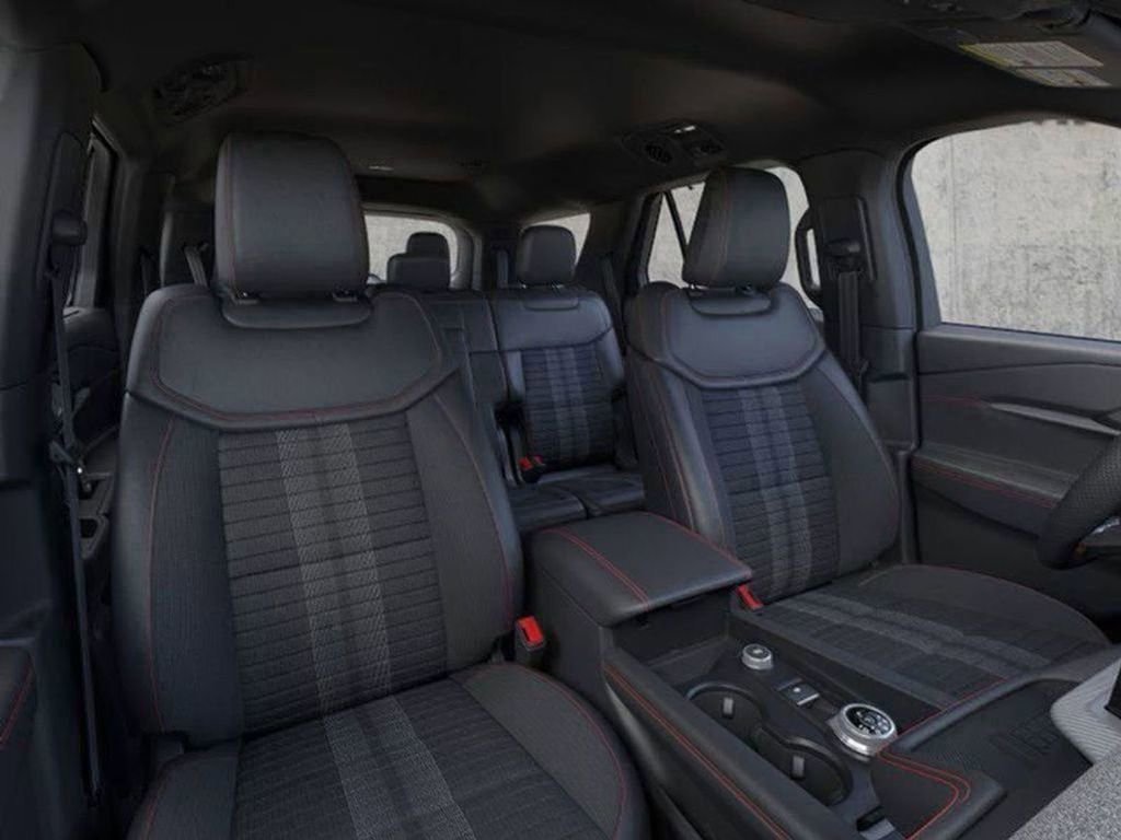 New 2025 Ford Explorer ST-Line w/ Premium Package image 33