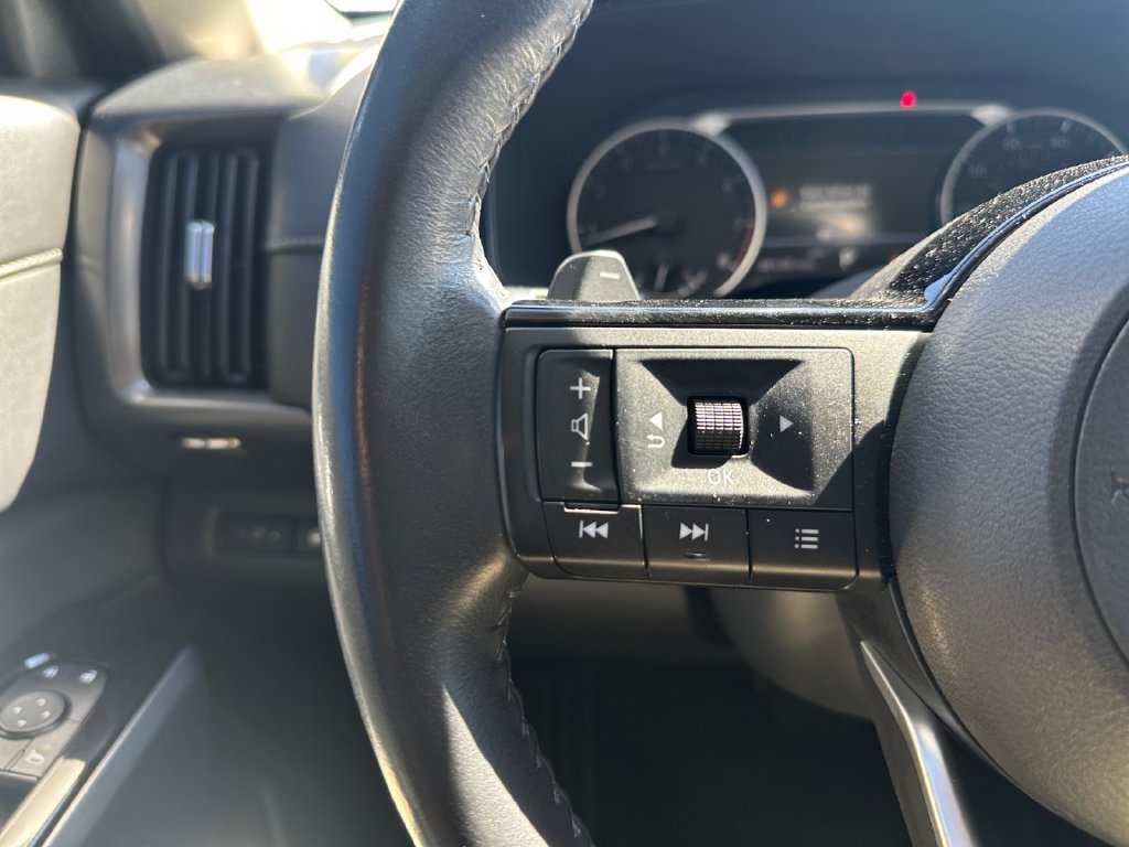 Used 2022 Nissan Pathfinder SL AWD/4WD image 22