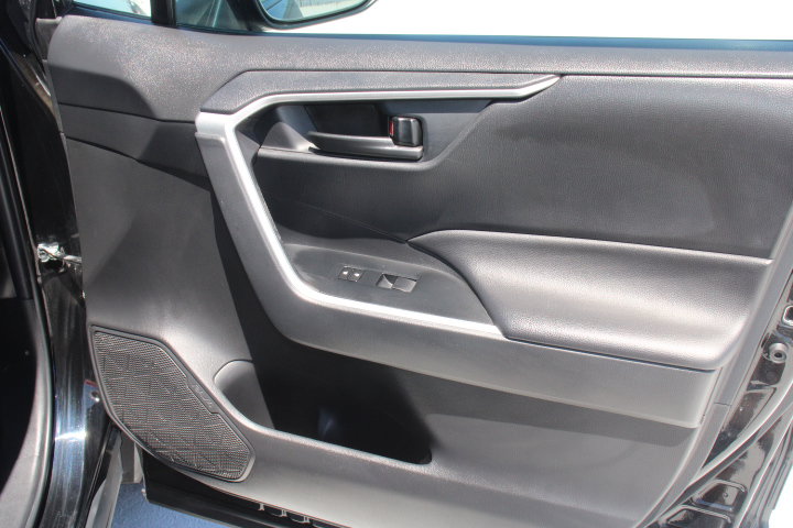 Certified 2024 Toyota RAV4 LE FWD image 18