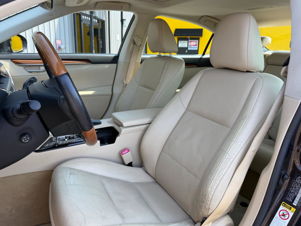 Used 2013 Lexus ES 300h w/ Luxury Pkg image 13