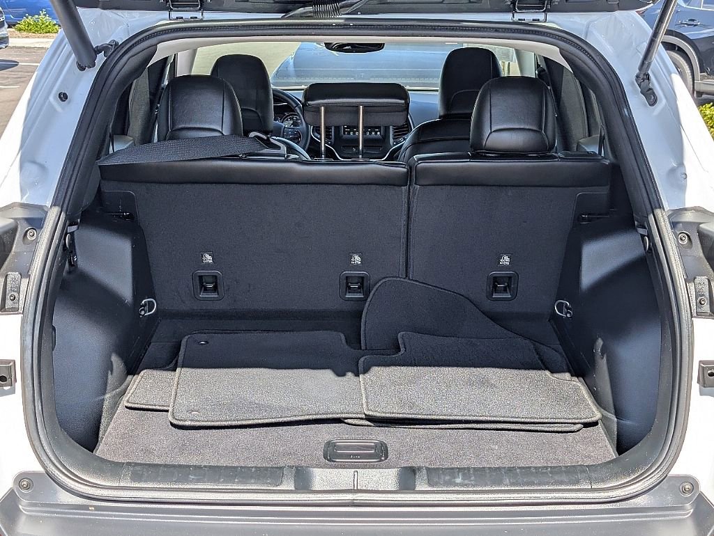 Used 2019 Jeep Cherokee Latitude Plus image 14