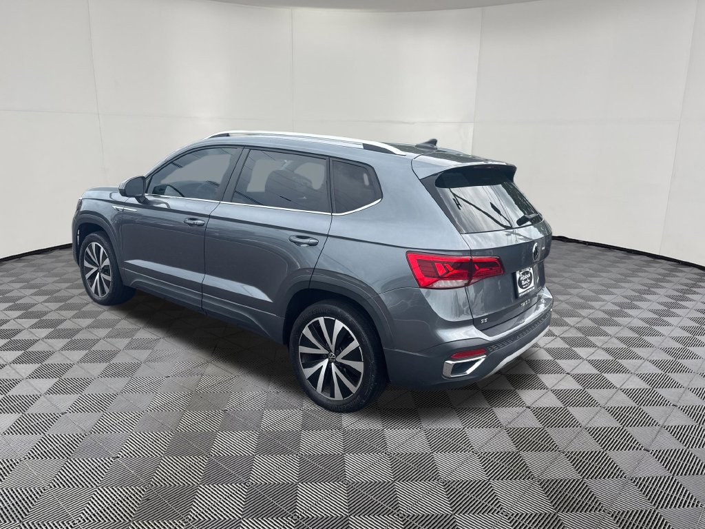 Used 2022 Volkswagen Taos SE w/ Panoramic Sunroof Package AWD/4WD image 4