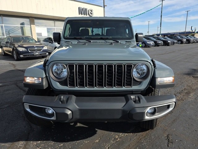 Used 2024 Jeep Gladiator Sport image 12