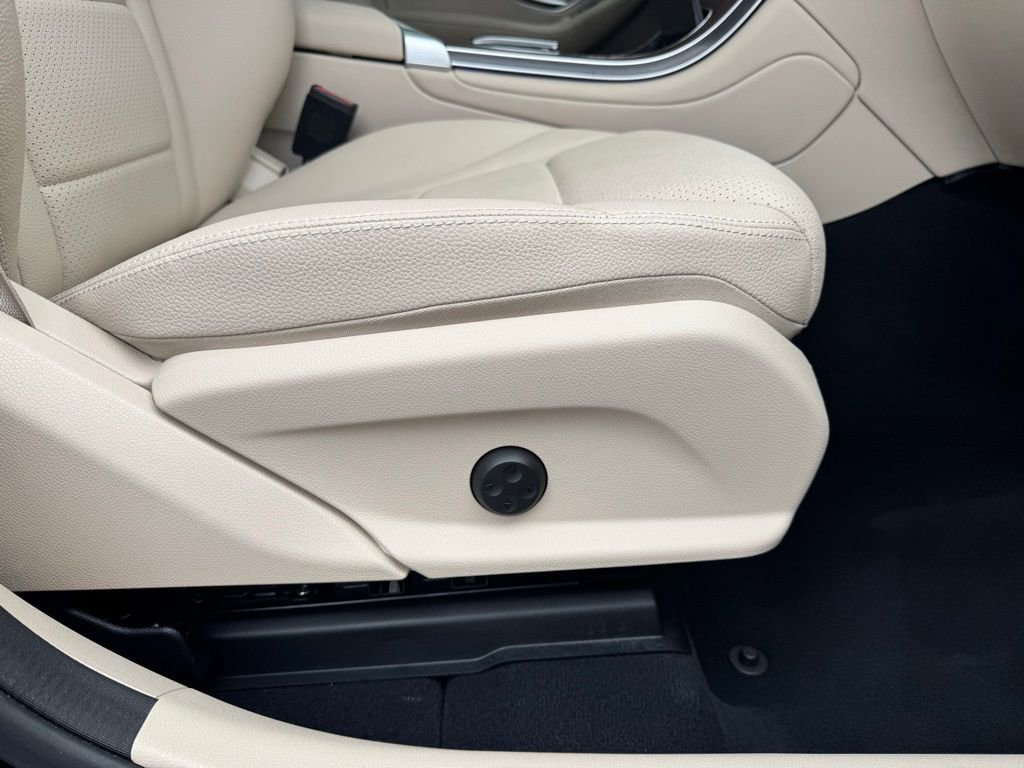 Used 2022 Mercedes-Benz GLC 300 4MATIC w/ Premium Package Lite image 18