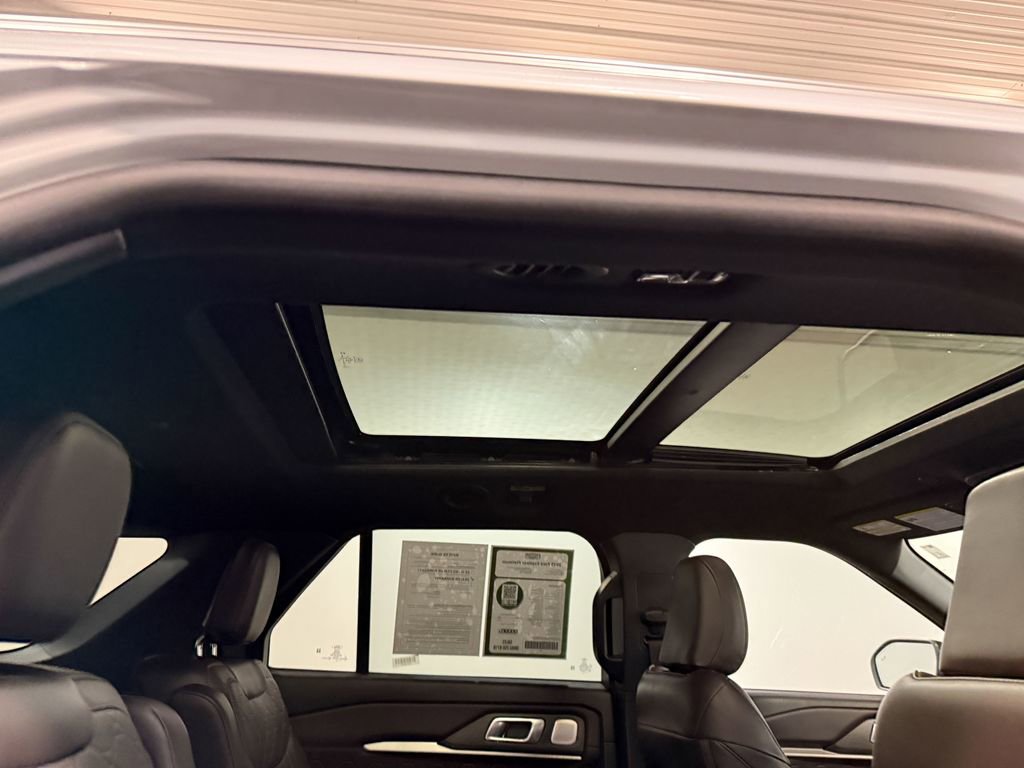 Used 2025 Ford Explorer Platinum w/ LUX Leather Package image 16