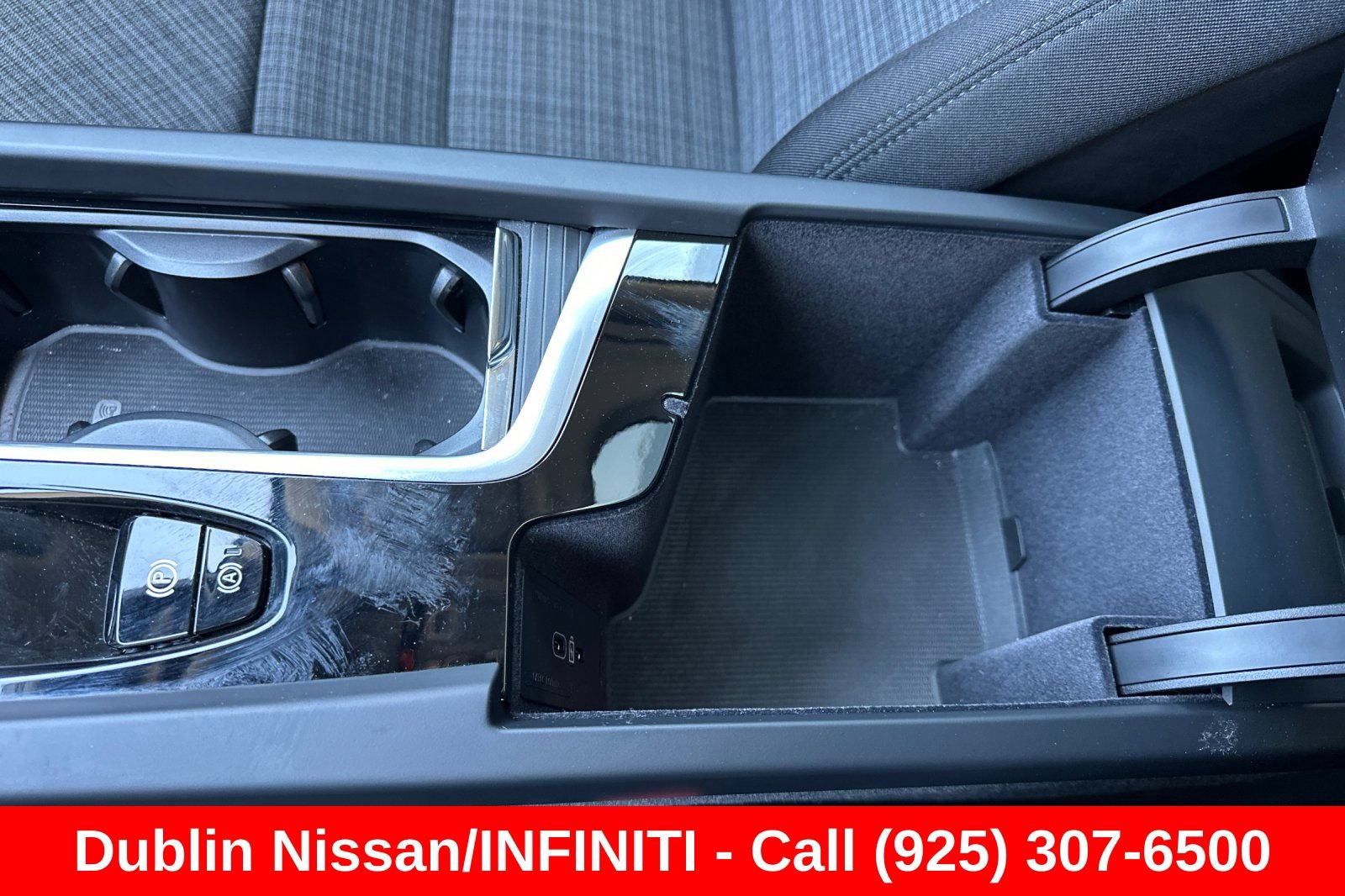 Used 2023 Volvo XC60 B5 Core w/ Protection Package Premier FWD image 32