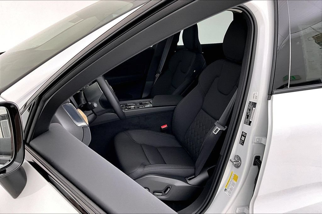 New 2026 Volvo XC60 B5 Core w/ Climate Package AWD/4WD image 24
