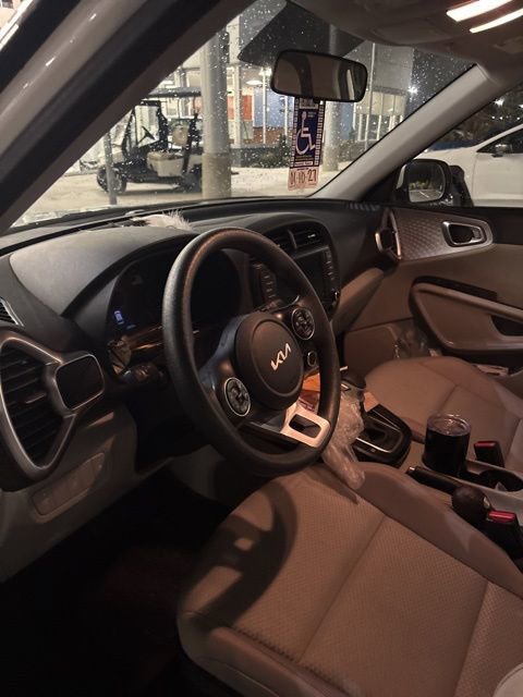 Used 2022 Kia Soul LX image 11