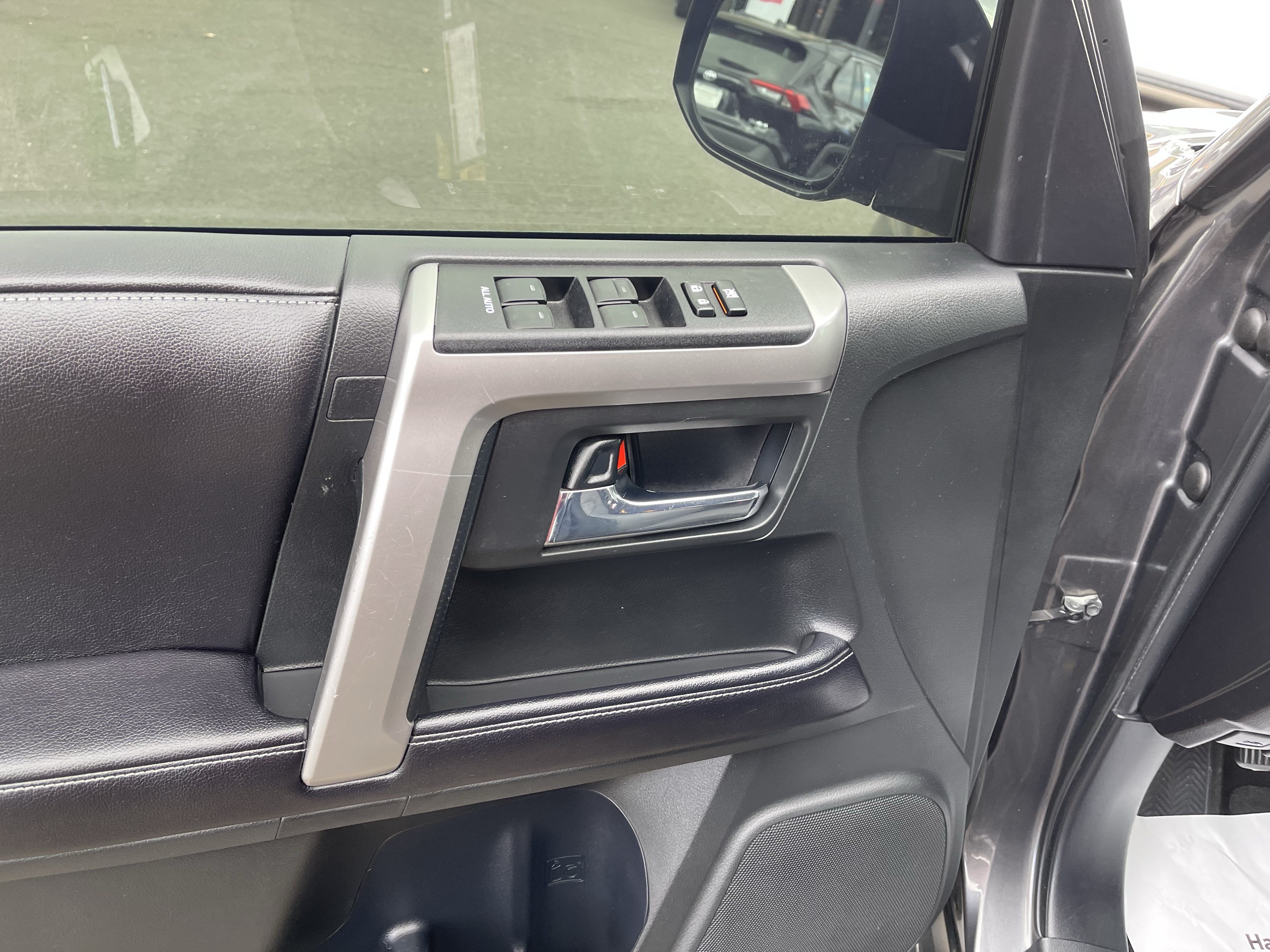 Certified 2017 Toyota 4Runner SR5 AWD/4WD image 15