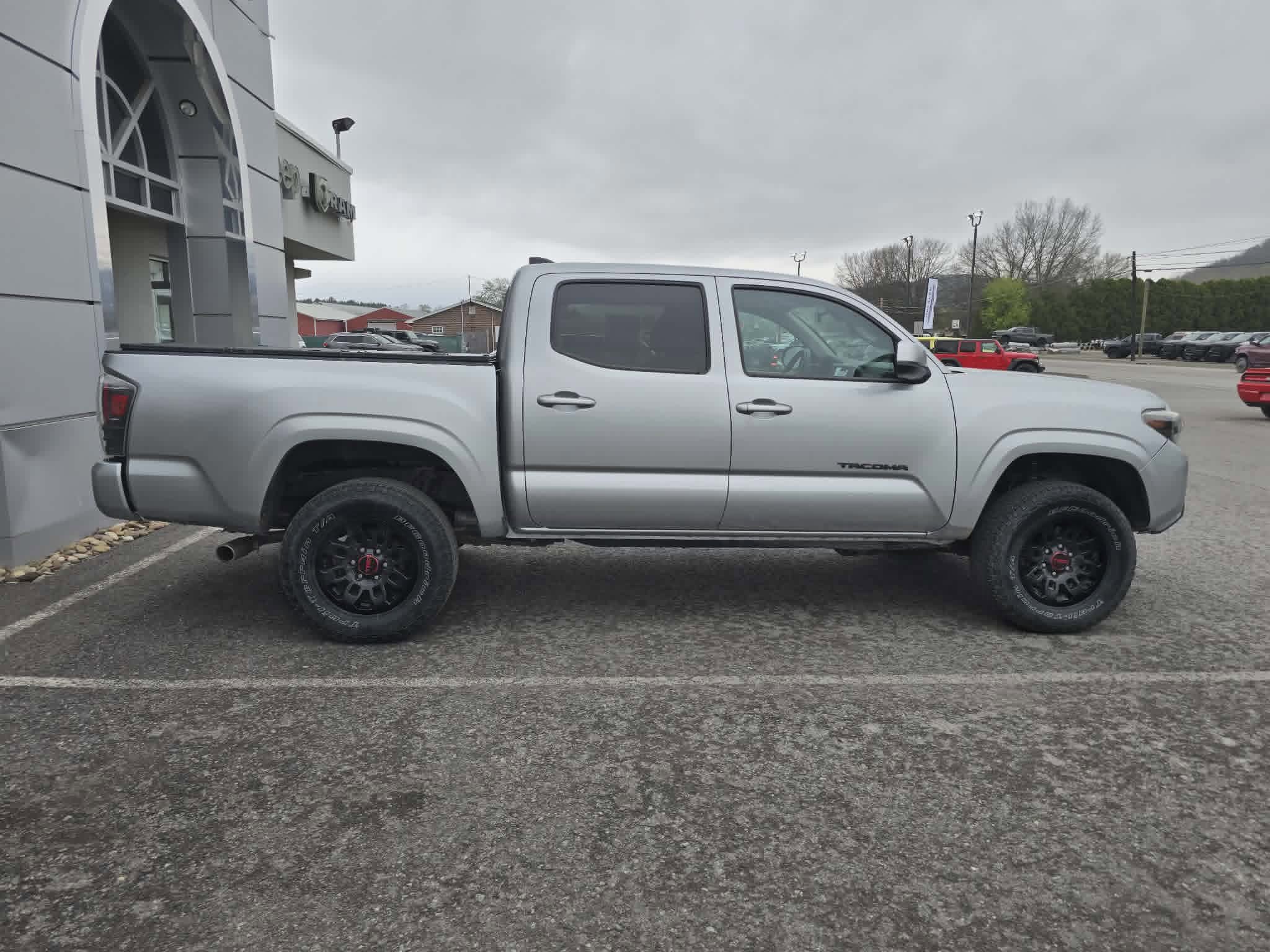 Used 2023 Toyota Tacoma SR AWD/4WD image 2