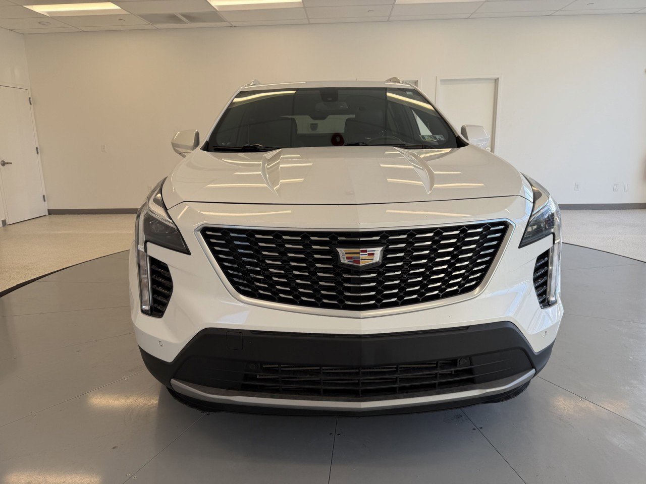 Used 2019 Cadillac XT4 Premium Luxury image 2