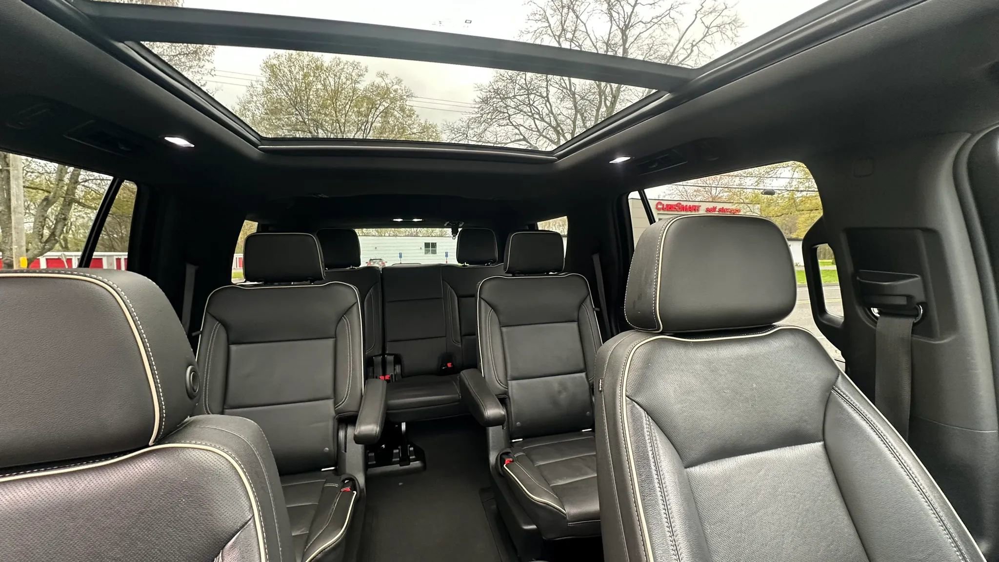 Used 2021 Chevrolet Tahoe Premier w/ Premium Package AWD/4WD image 42