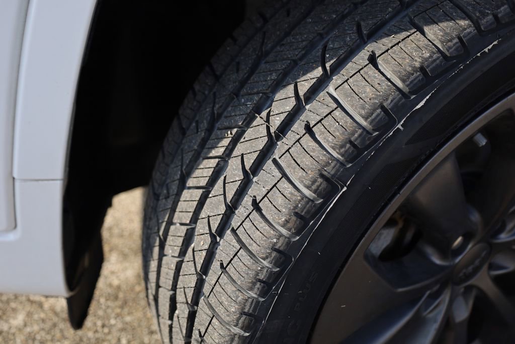 Used 2020 Jeep Cherokee High Altitude image 10