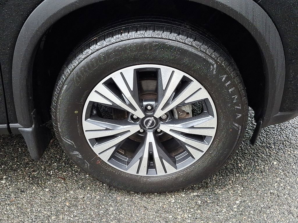 Used 2023 Nissan Rogue SV image 9