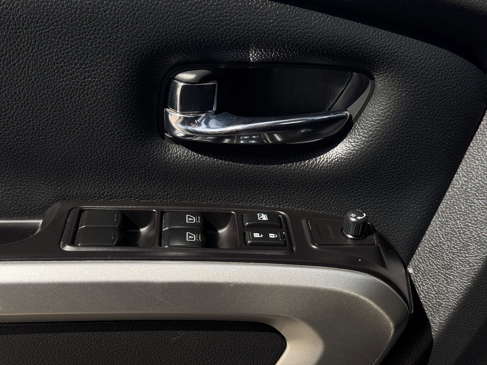 Used 2020 Nissan Titan SV w/ SV Convenience Package image 25