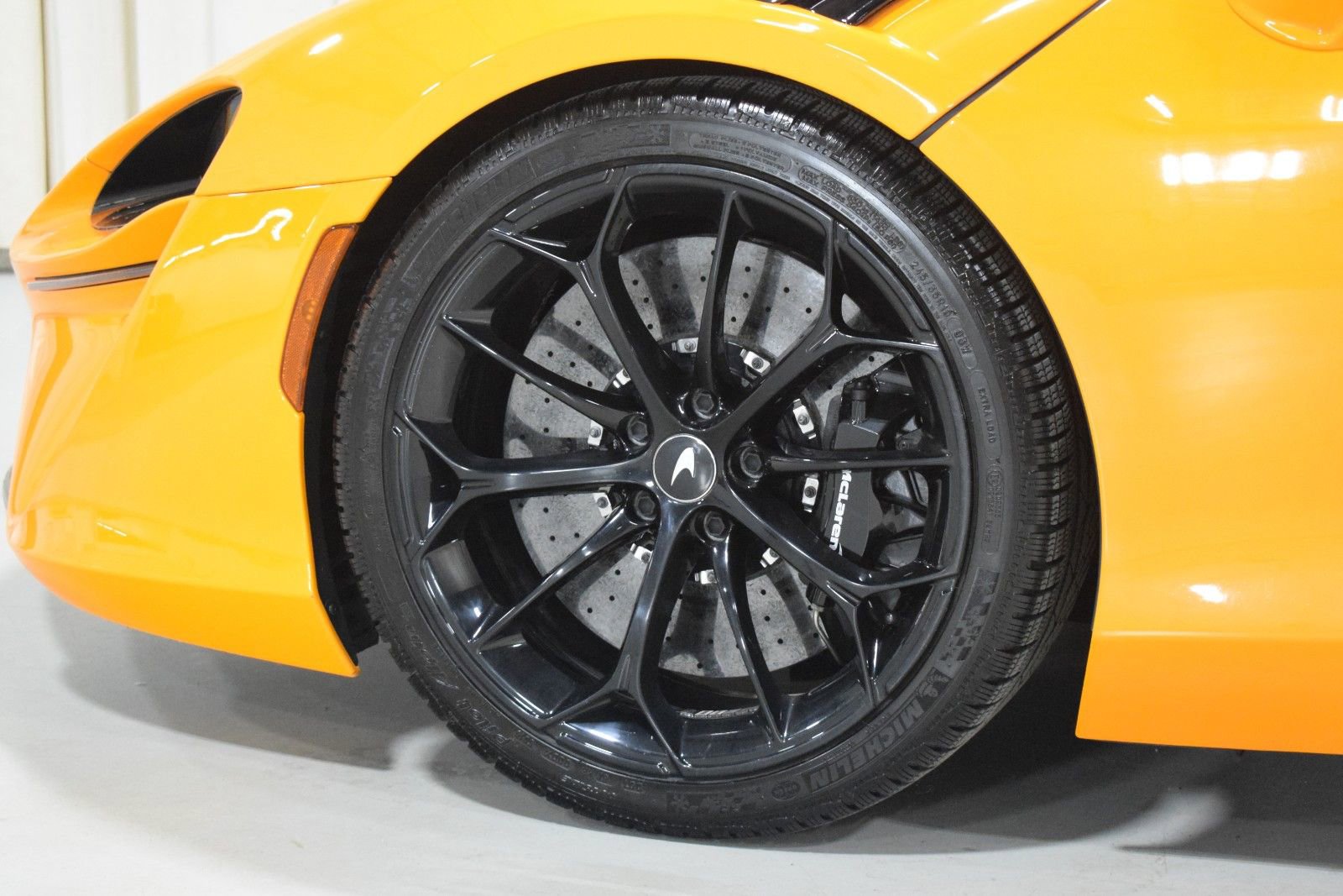 Used 2024 McLaren Artura image 5