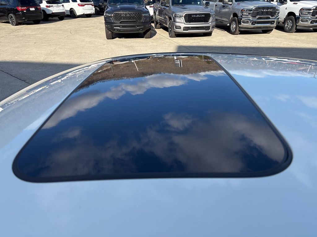 Used 2023 Nissan Altima 2.5 SR w/ SR Premium Package image 13