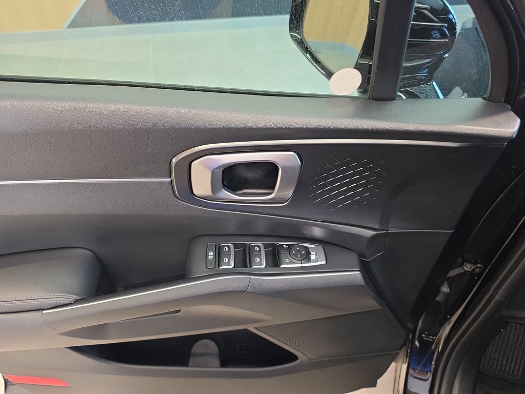 Certified 2024 Kia Sorento S w/ Panoramic Sunroof Package FWD image 18